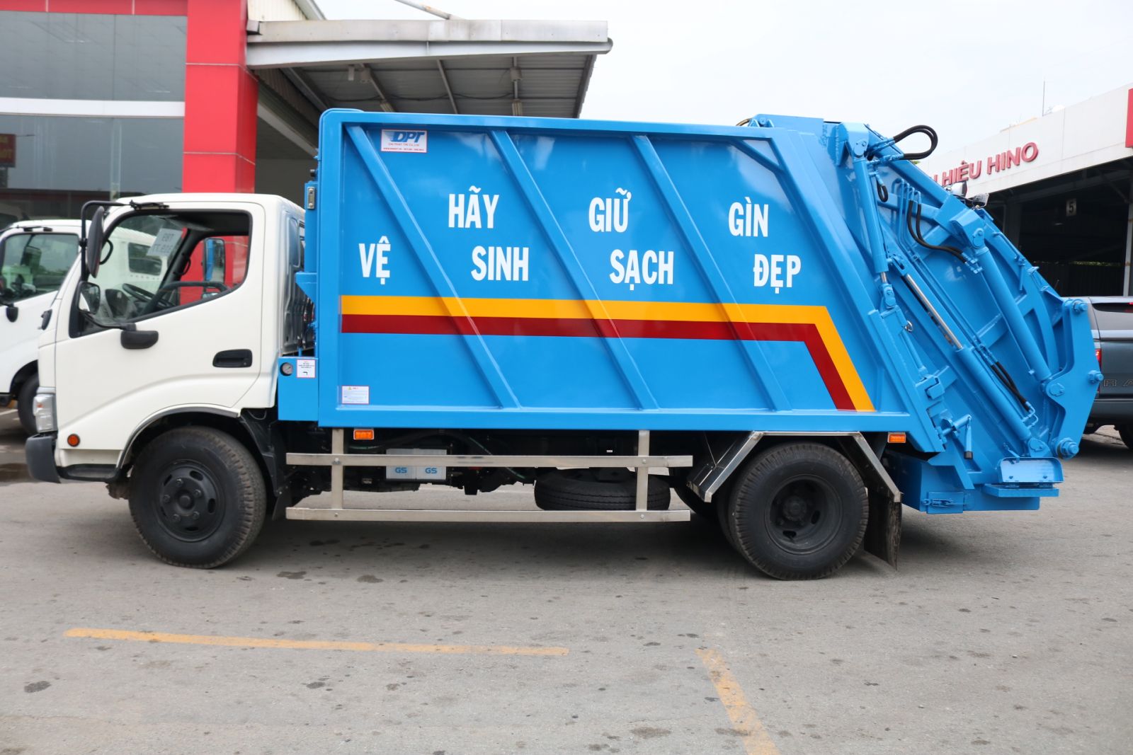 xe cuốn ép rác hino 6 khối thùng 3 tấn được đóng tại Hino Đại Phát Tín