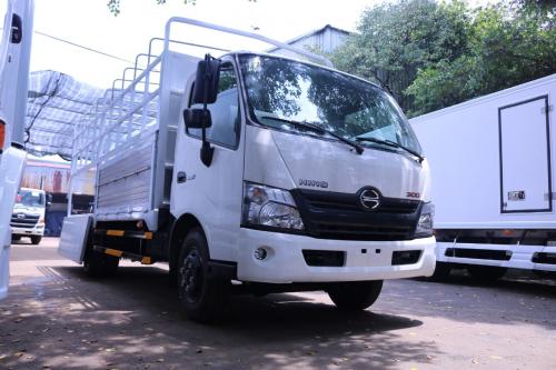 Hino 3.5 Tấn Thùng Bạt Dài 5m3