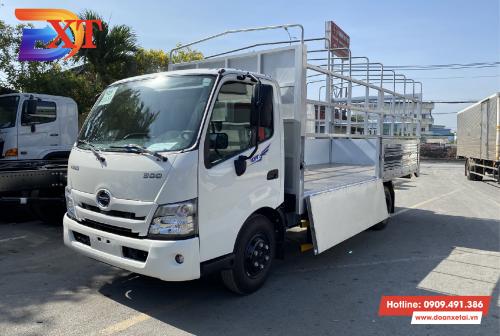 Xe tải hino 3 tấn 5 thùng mui bạt tiêu chuẩn | Hino XZU720